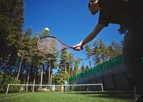 Правила организации личного теннисного корта в загородном доме