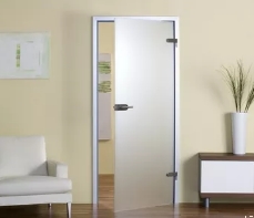 Двери из стекла для квартиры – какие плюсы установки такого типа дверей