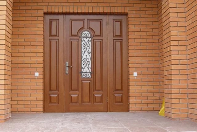 Наружная дверь для дома