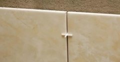 Как правильно клеить плитку на стены?