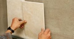 Как правильно клеить плитку на стены?
