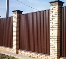 Забор металлический из профнастила